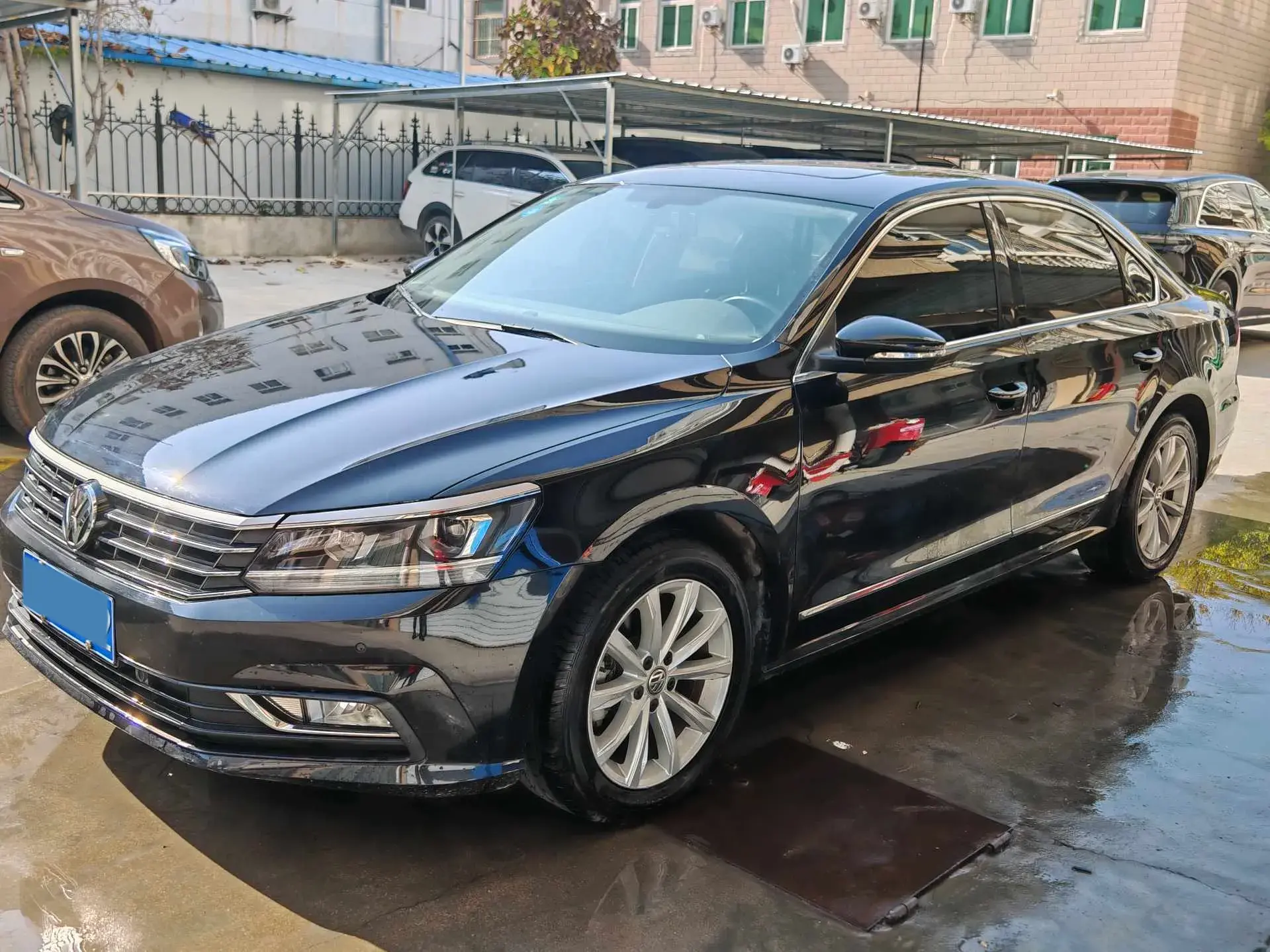 2017 VOLKSWAGEN PASSAT view 1