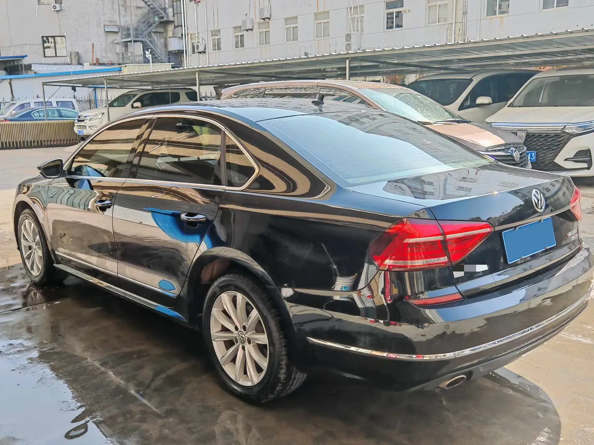 2017 VOLKSWAGEN PASSAT thumbnail 4