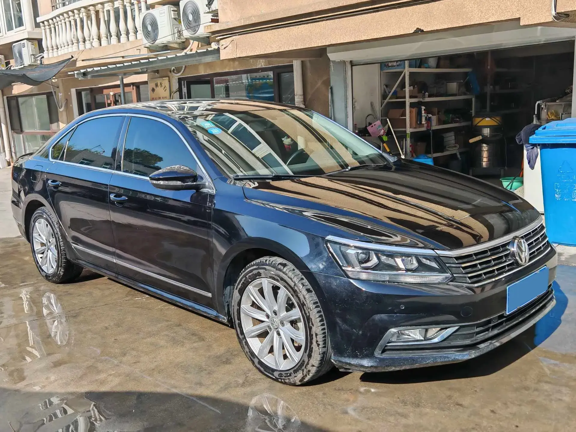 2017 VOLKSWAGEN PASSAT thumbnail 3