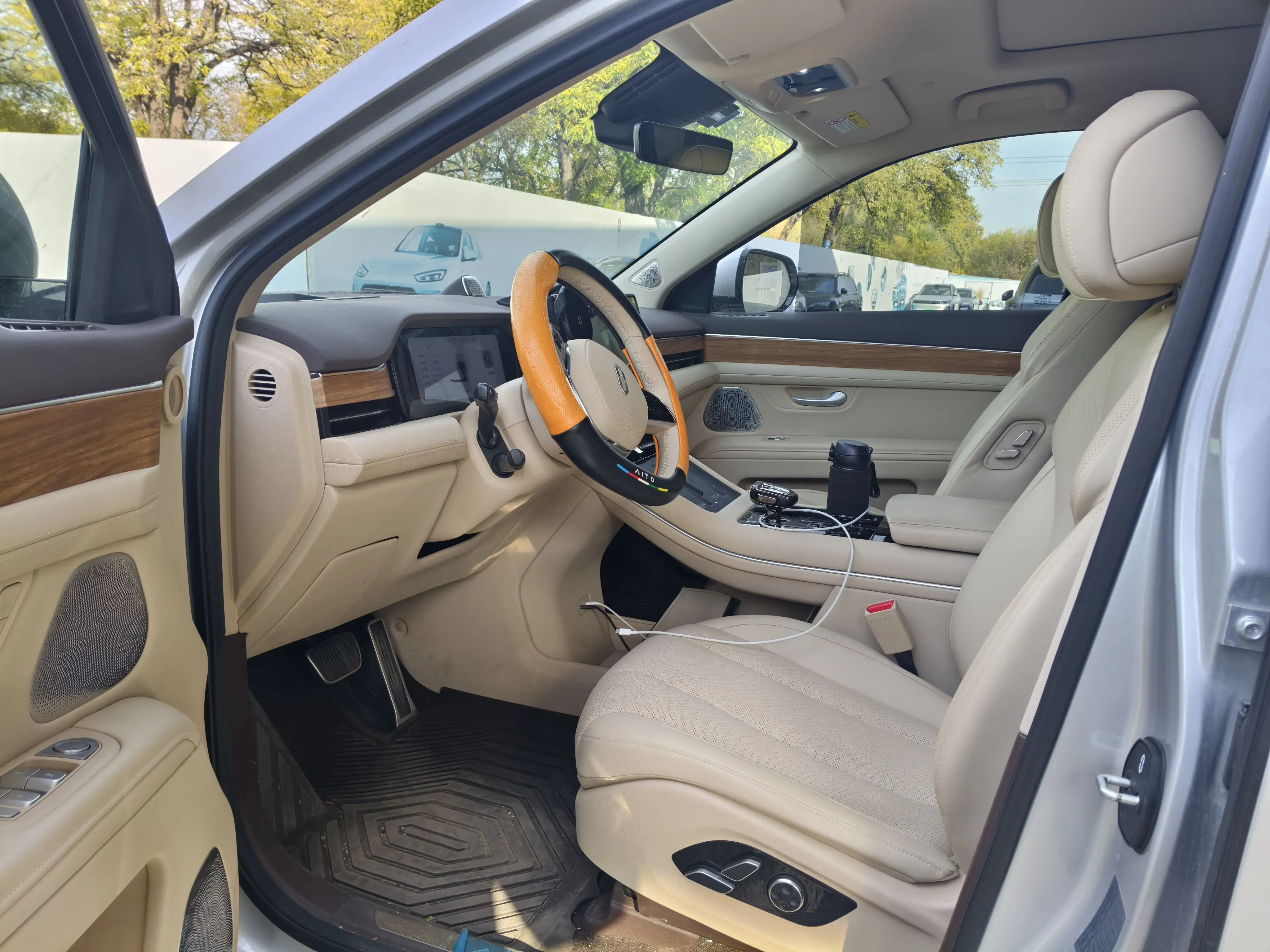 2024 AITO AITO thumbnail 3