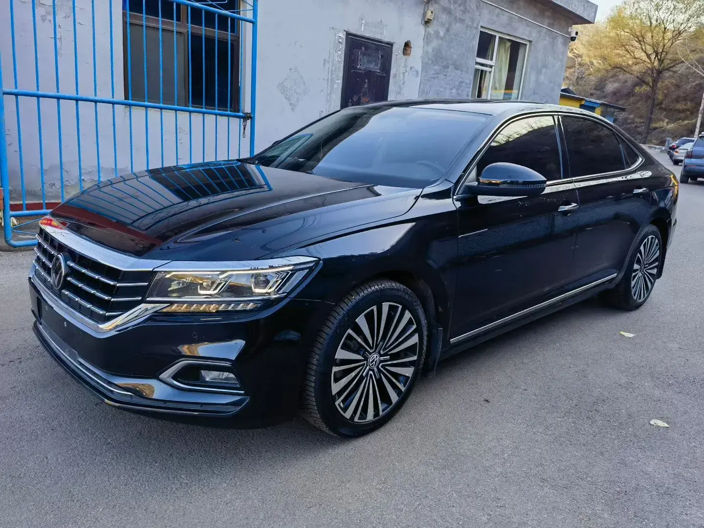 2020 VOLKSWAGEN PASSAT view 1