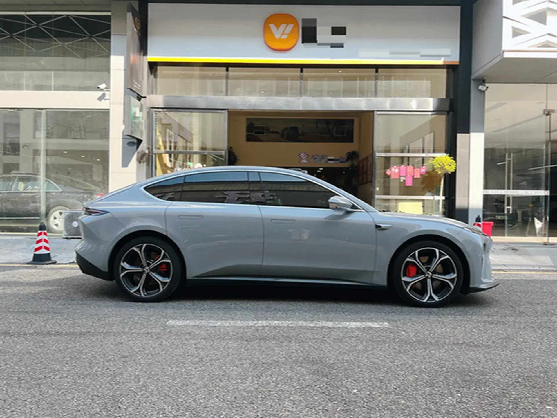 2022 NIO ET5 thumbnail 3