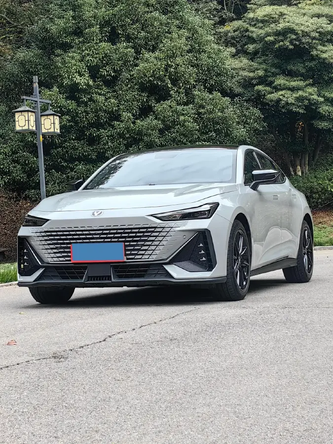 2023 ChangAn UNI-V 1.5T 188HP L4 7DCT 2023 ChangAn UNI-V 1.5T 188HP L4 7DCT