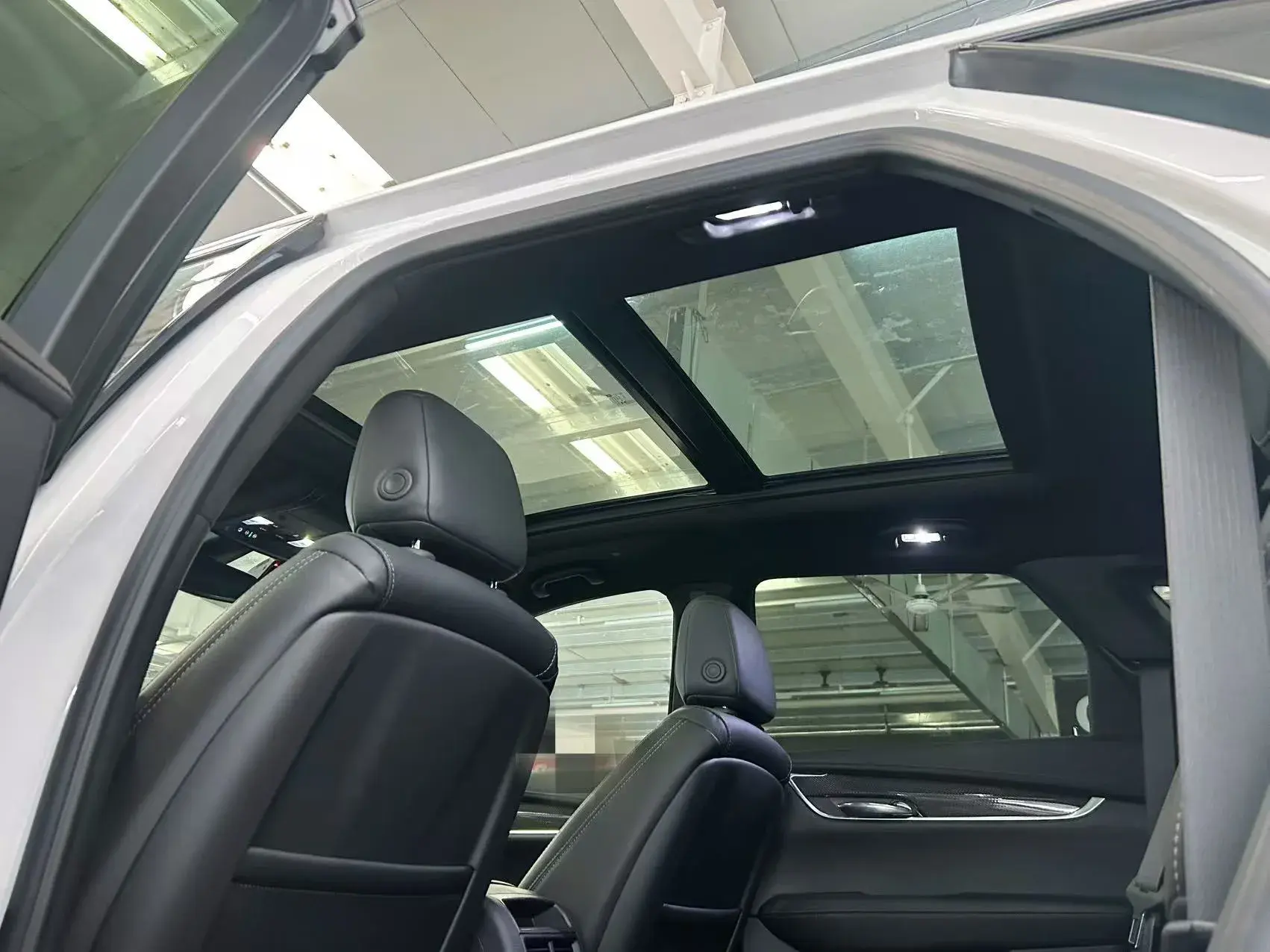 2022 CADILLAC XT5 thumbnail 4