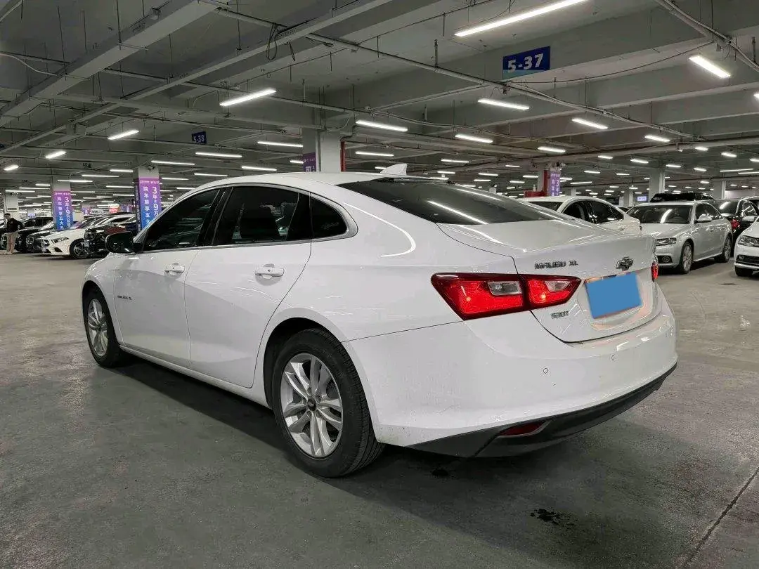 2018 CHEVROLET MALIBU thumbnail 4