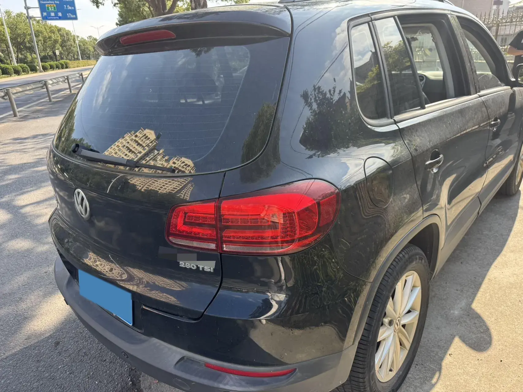 2016 VOLKSWAGEN TIGUAN thumbnail 2