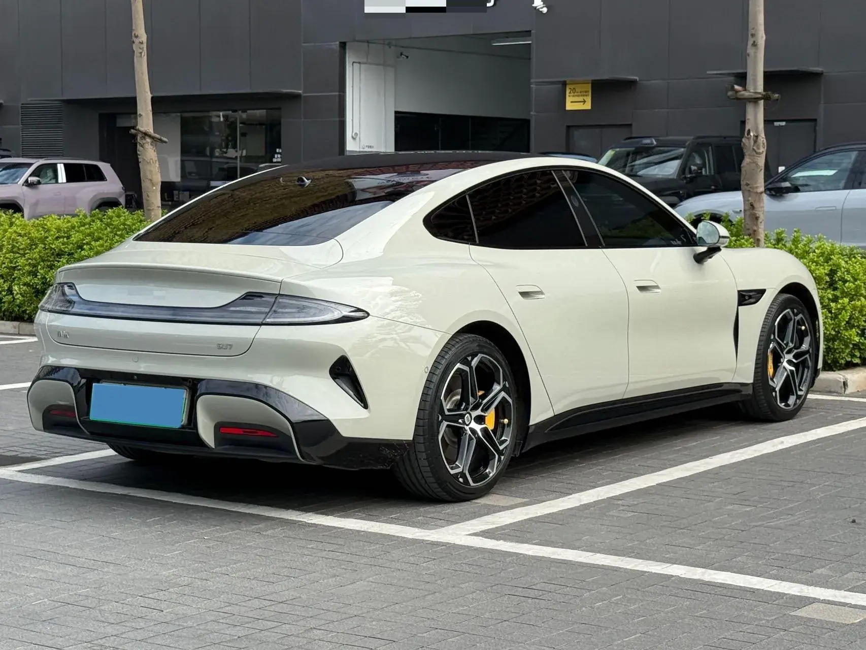 2024 MI SU7 thumbnail 4