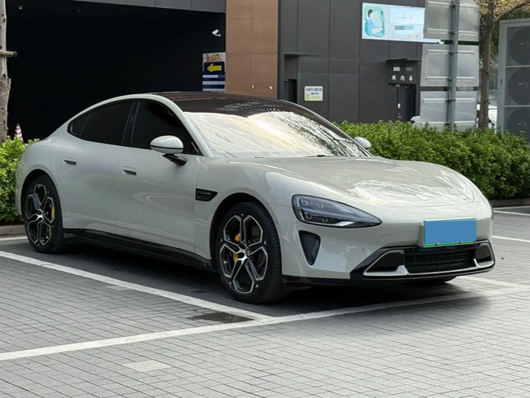 2024 MI SU7 thumbnail 3