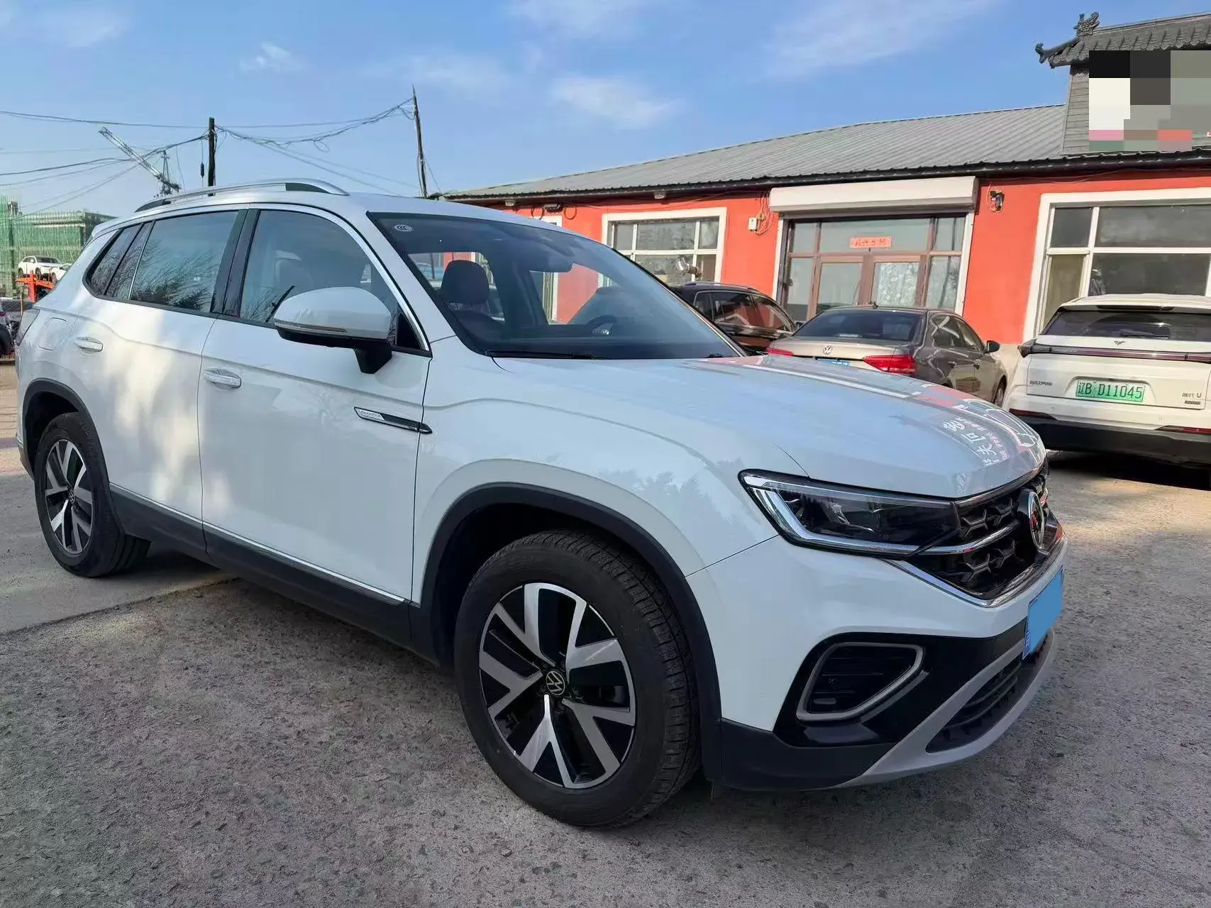 2023 VOLKSWAGEN TAYRON thumbnail 4