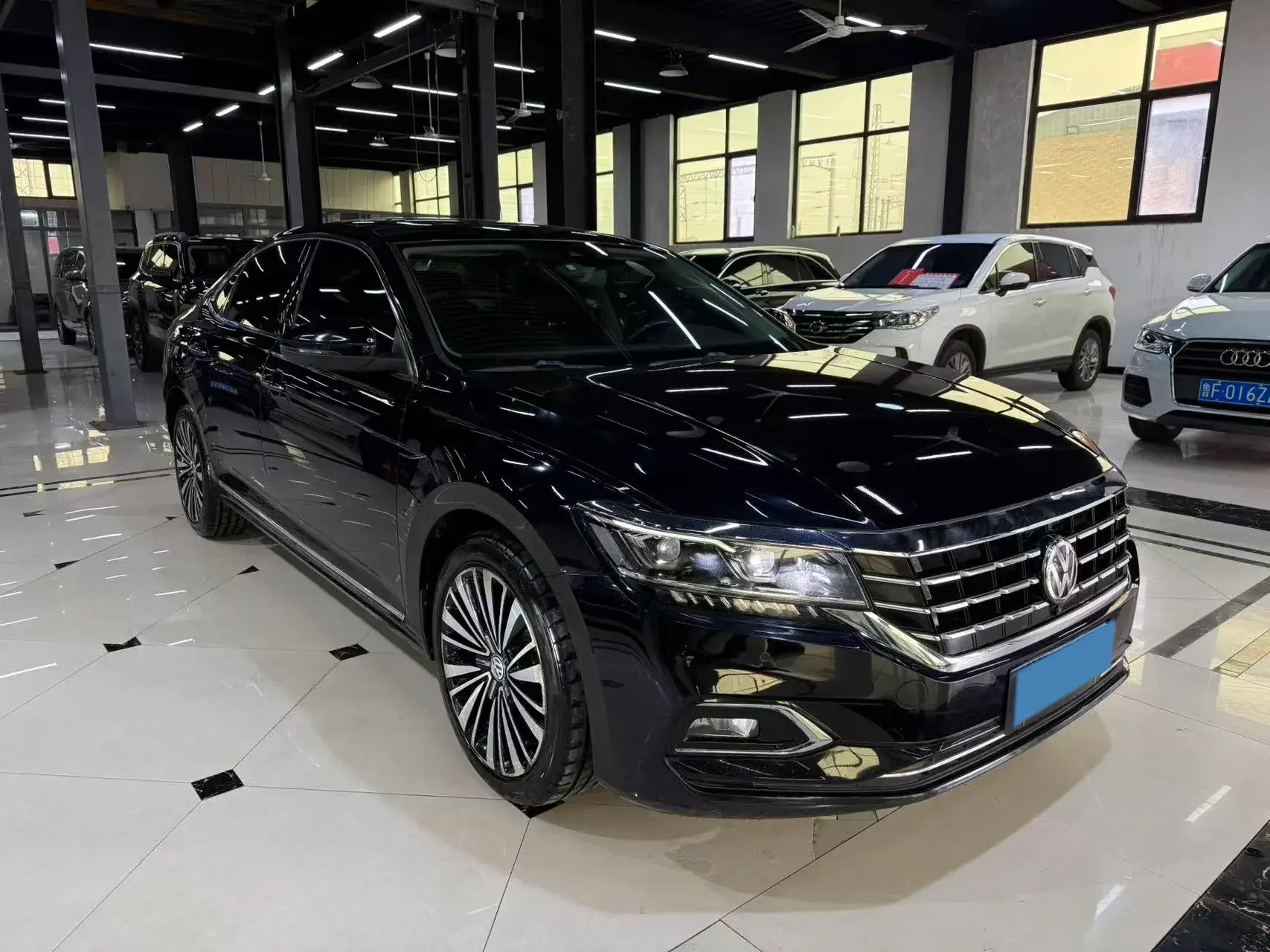 2019 VOLKSWAGEN PASSAT thumbnail 3