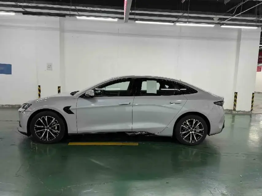 2025 BYD SEAL thumbnail 3