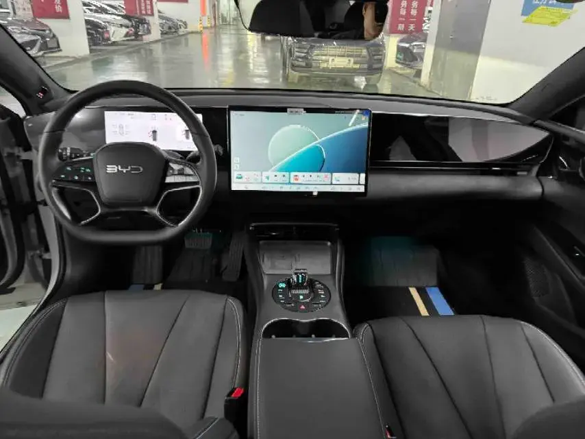 2025 BYD SEAL thumbnail 4