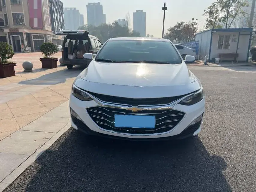 2019 CHEVROLET MALIBU thumbnail 2