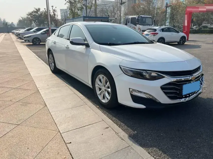 2019 CHEVROLET MALIBU thumbnail 3