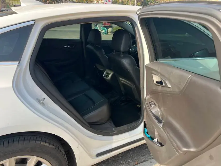 2019 CHEVROLET MALIBU thumbnail 4