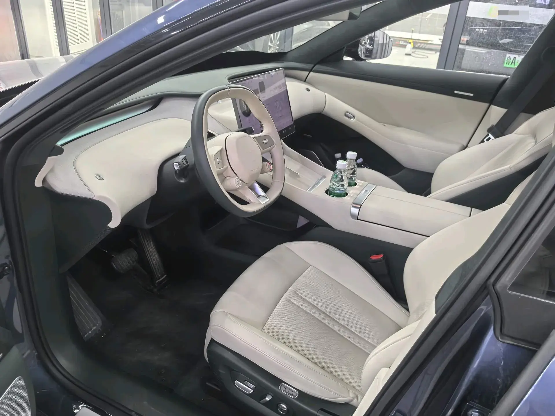 2025 MI YU7 thumbnail 3