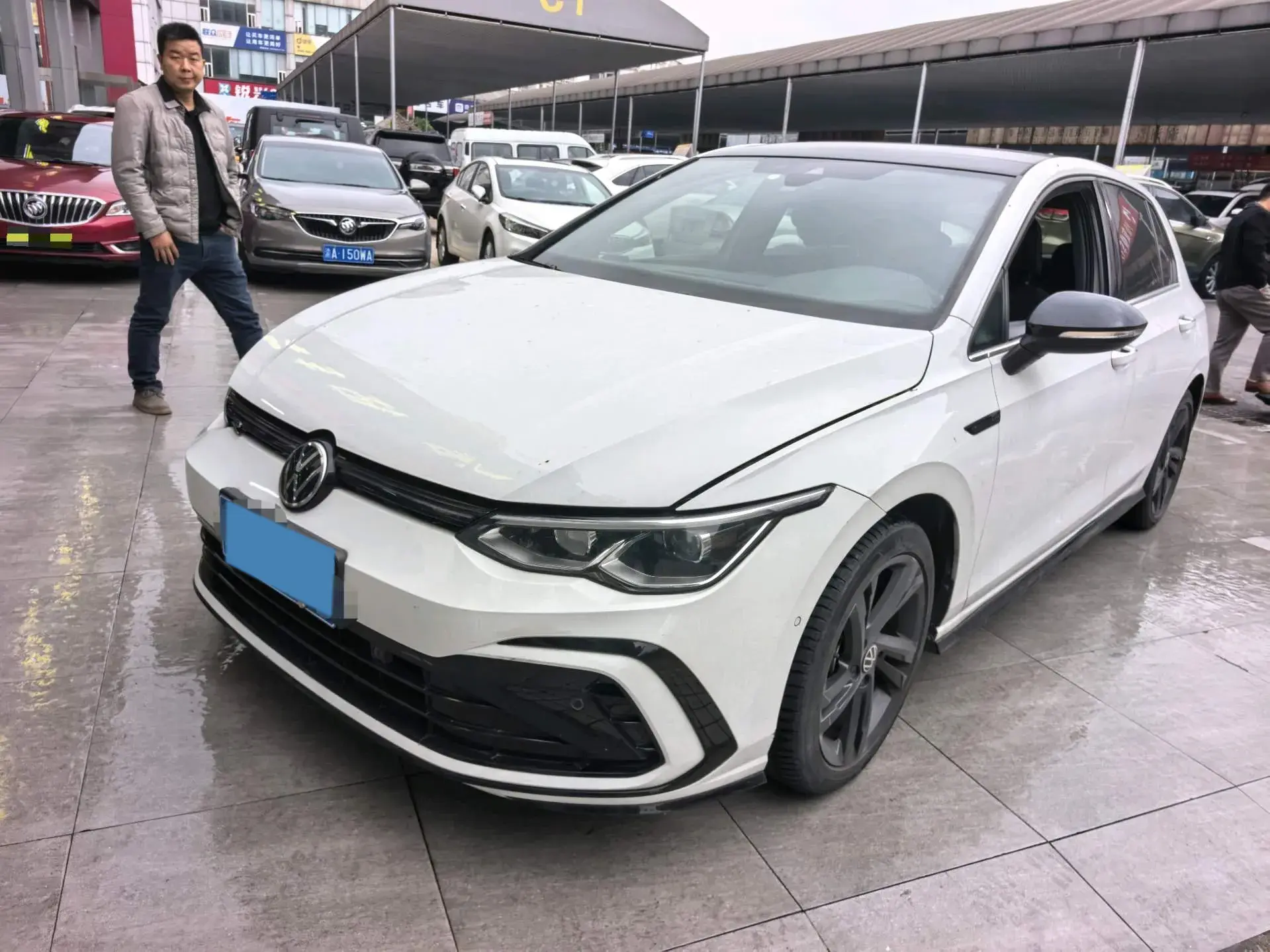 2021 VOLKSWAGEN GOLF view 1