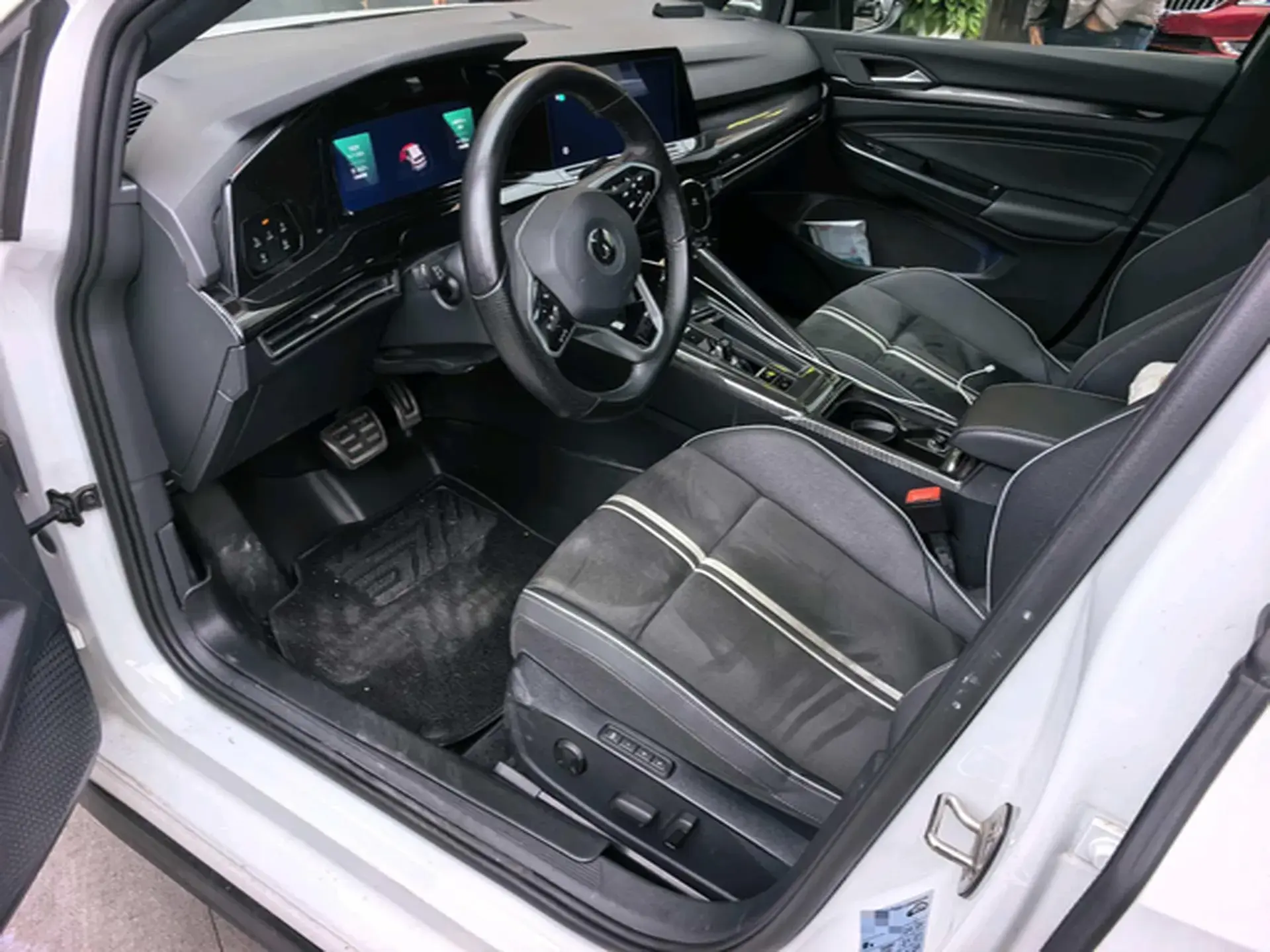 2021 VOLKSWAGEN GOLF thumbnail 4