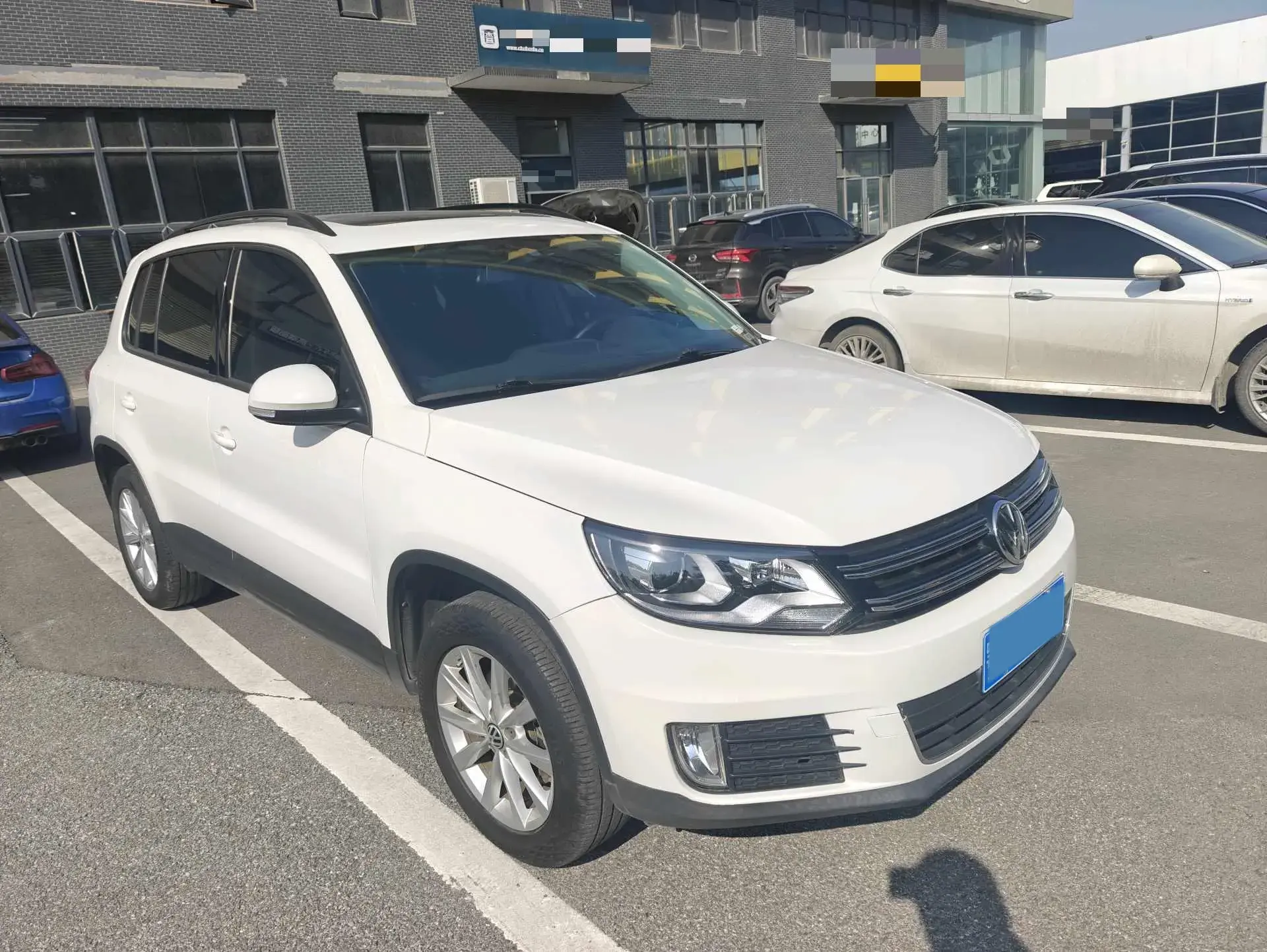 2017 VOLKSWAGEN TIGUAN thumbnail 2