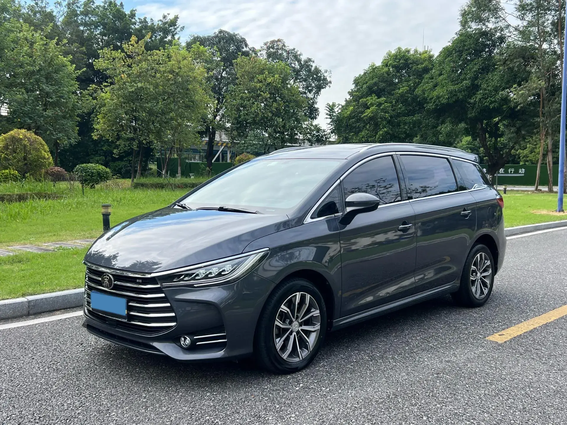 2019 BYD SONG view 1