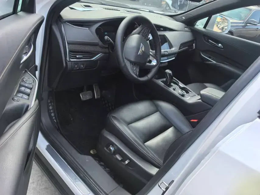 2018 CADILLAC XT4 thumbnail 3