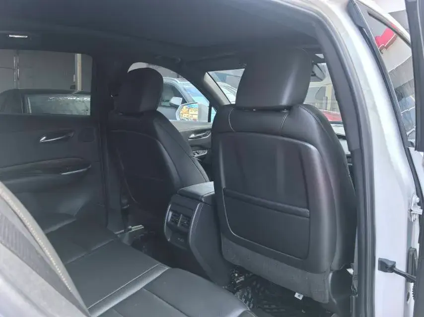 2018 CADILLAC XT4 thumbnail 4