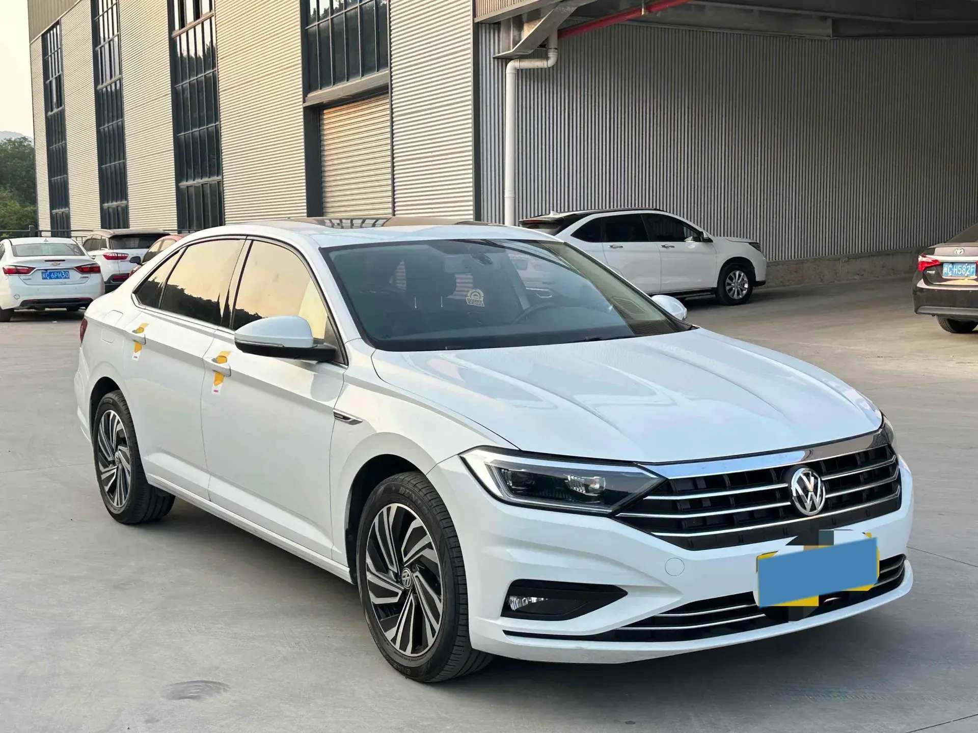 2022 VOLKSWAGEN SAGITAR thumbnail 3