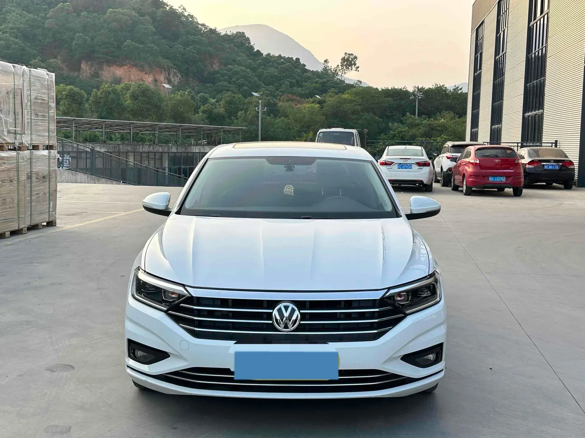 2022 VOLKSWAGEN SAGITAR thumbnail 2