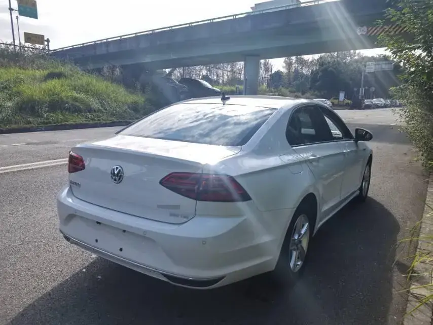 2021 VOLKSWAGEN LAMANDO thumbnail 3