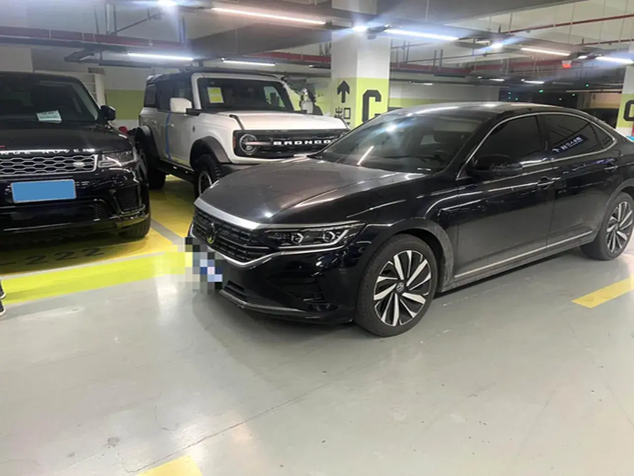 2023 VOLKSWAGEN PASSAT view 1