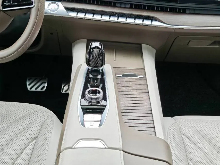 2023 Roewe RX9 2.0T 242HP L4 9AT,autocango,china used car exporter,china ev exporter,chinese used car exporter,chinese used ev exporter