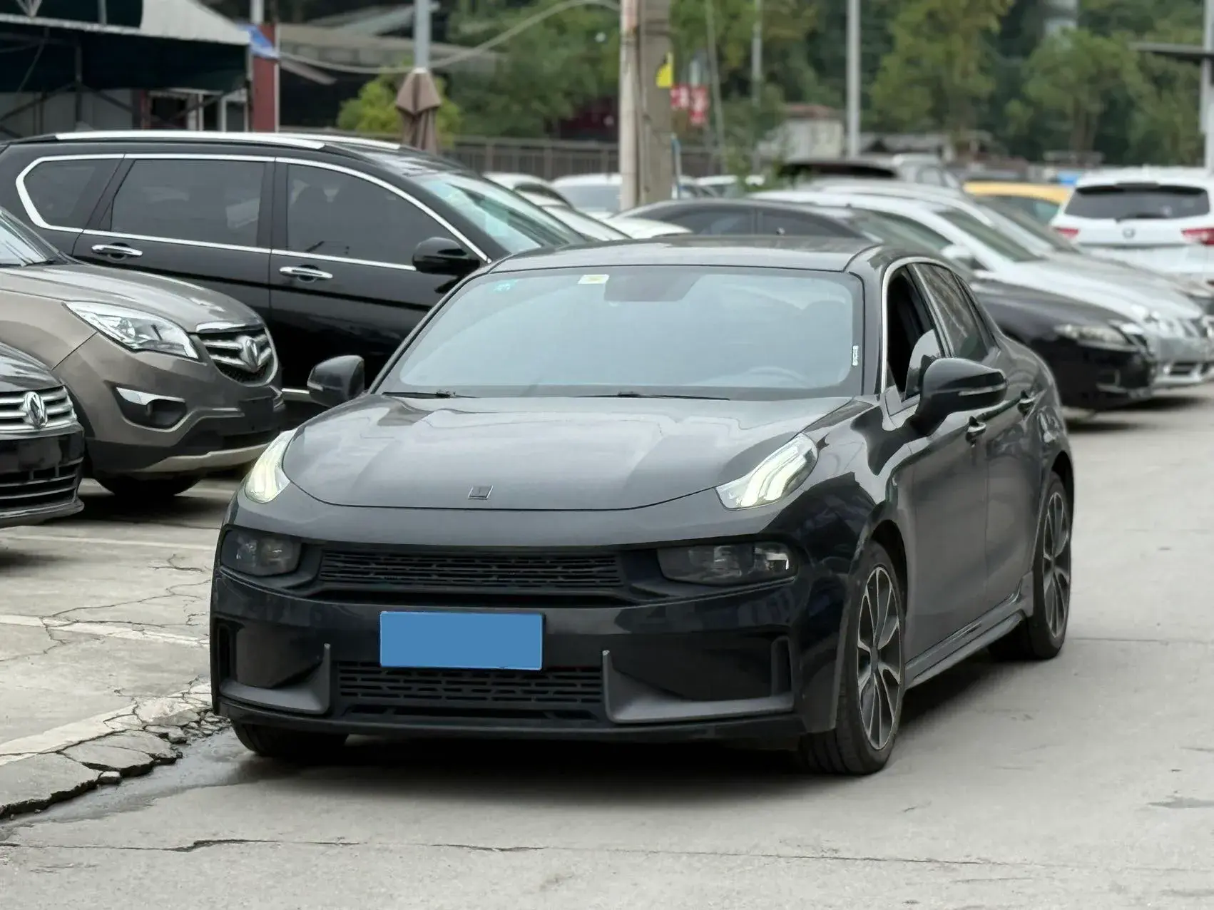 2019 LYNK&CO 03 view 1