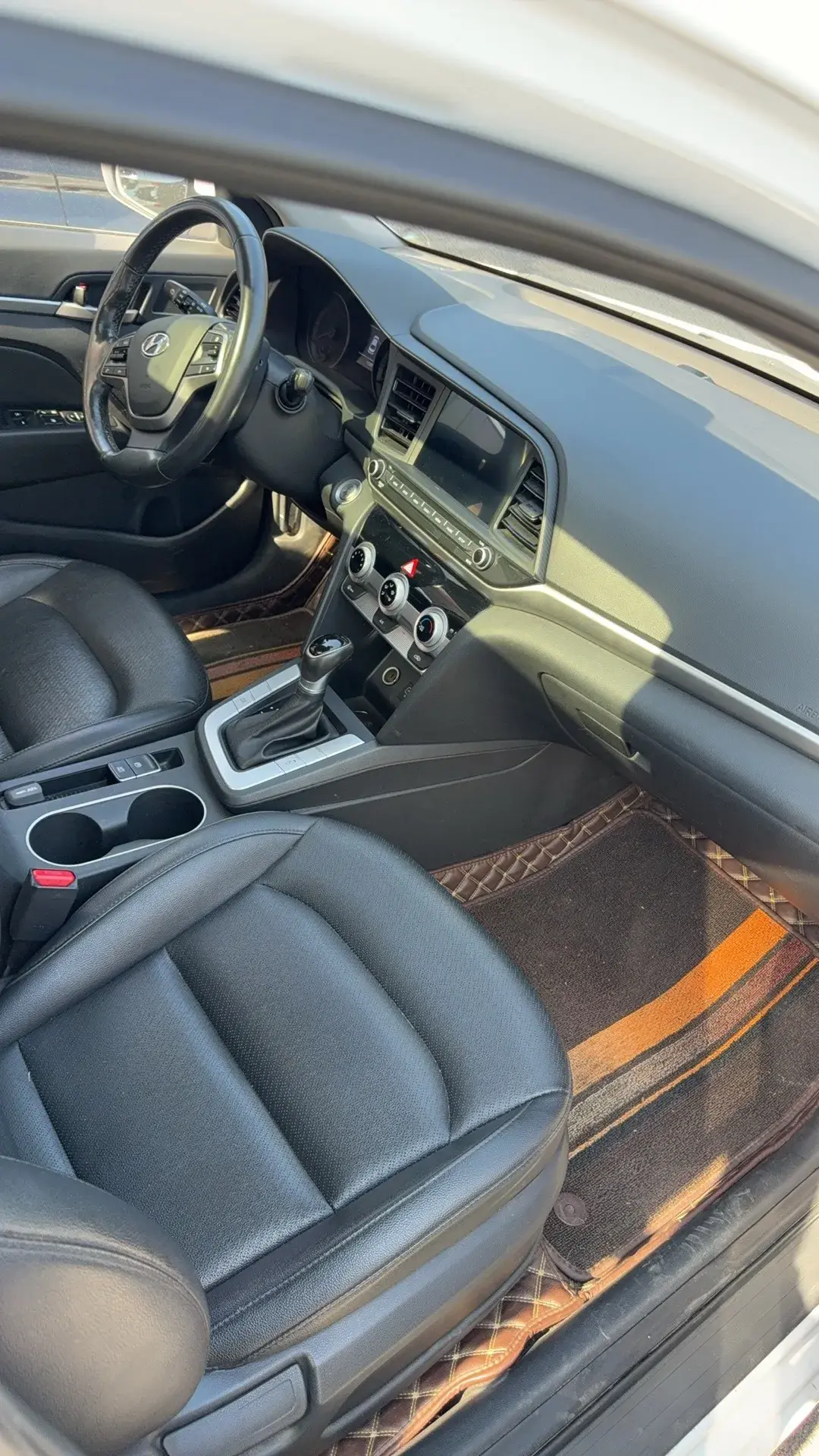 2019 HYUNDAI ELANTRA thumbnail 3