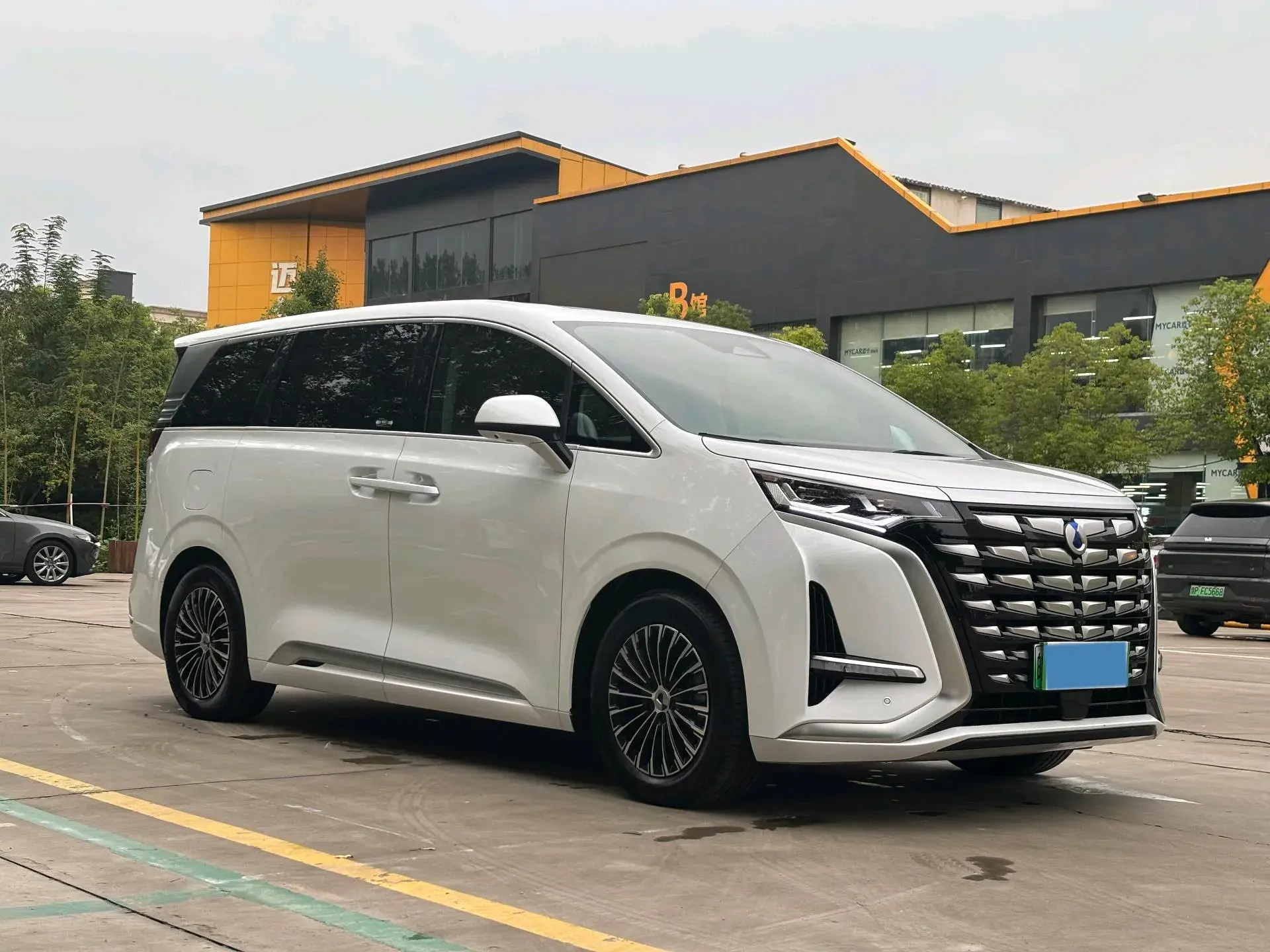 2022 DENZA D9 thumbnail 2