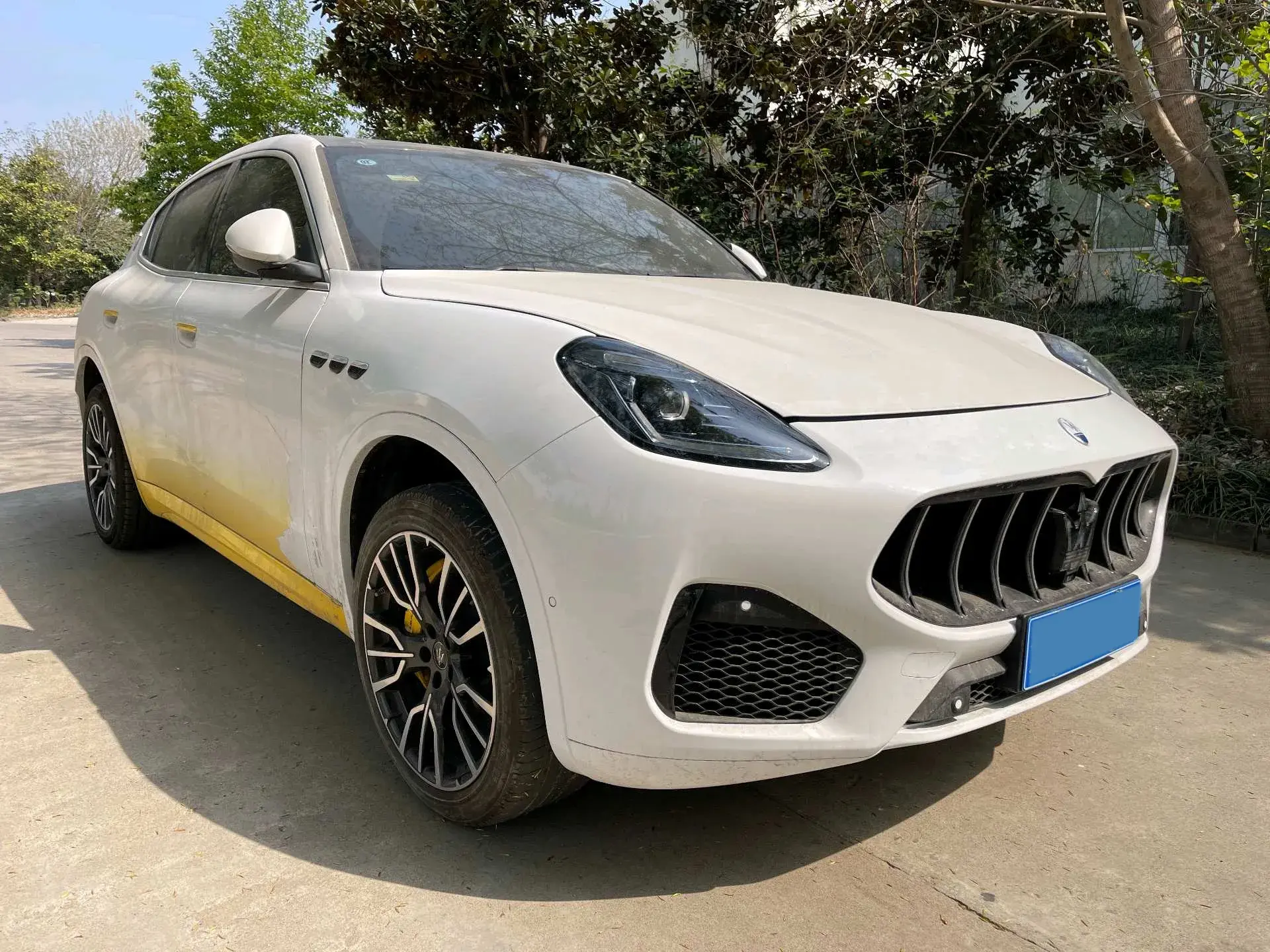 2022 MASERATI LEVANTE thumbnail 3