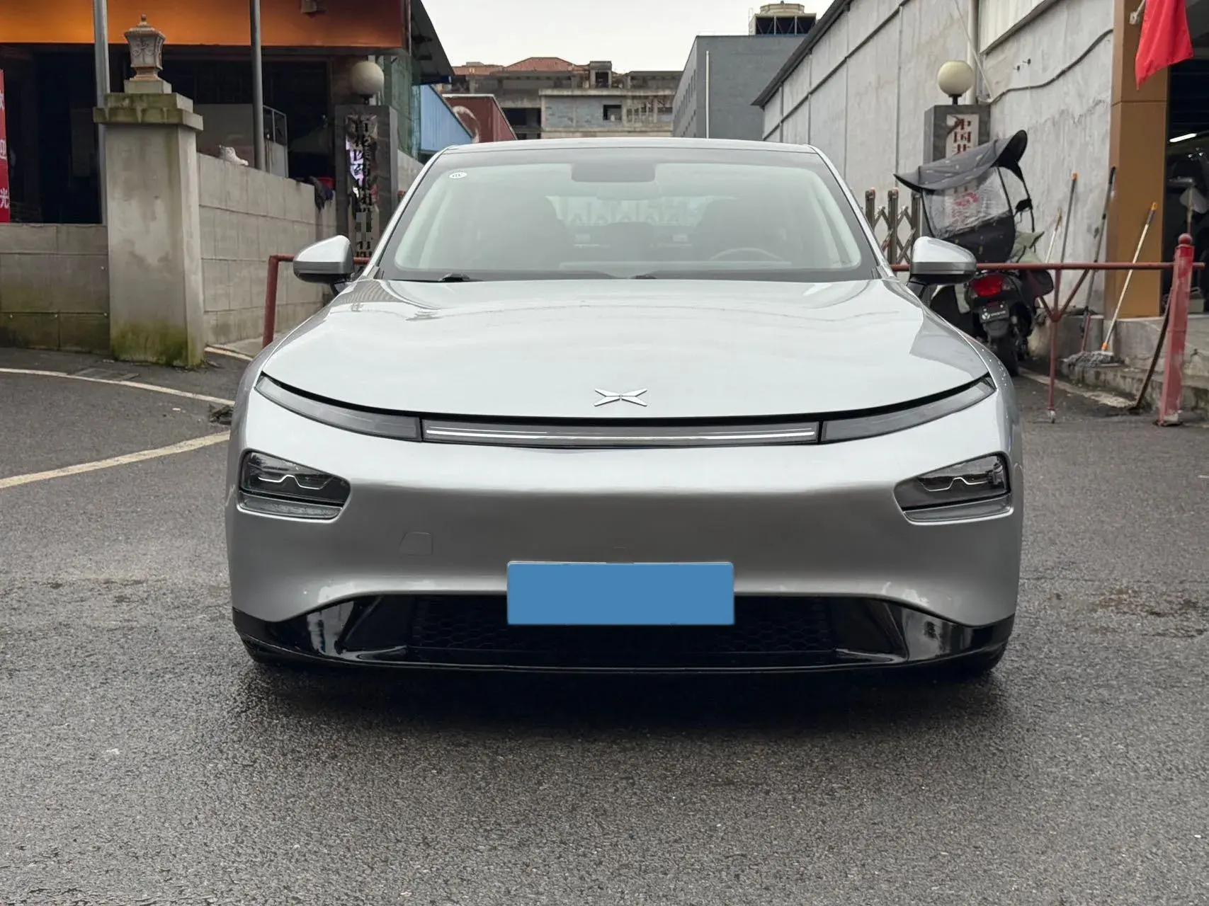 2022 XPENG P7 thumbnail 2