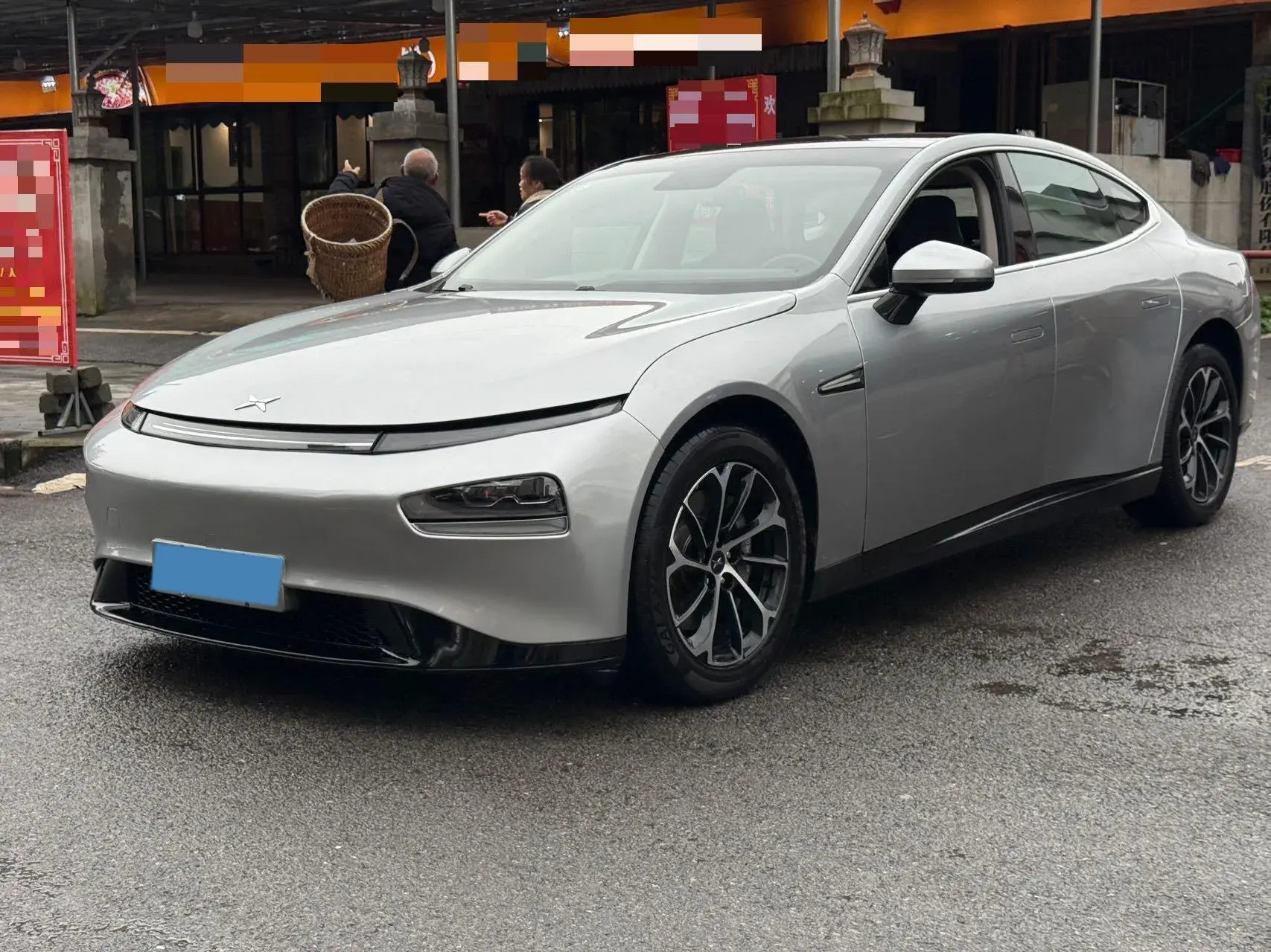 2022 XPENG P7 view 1