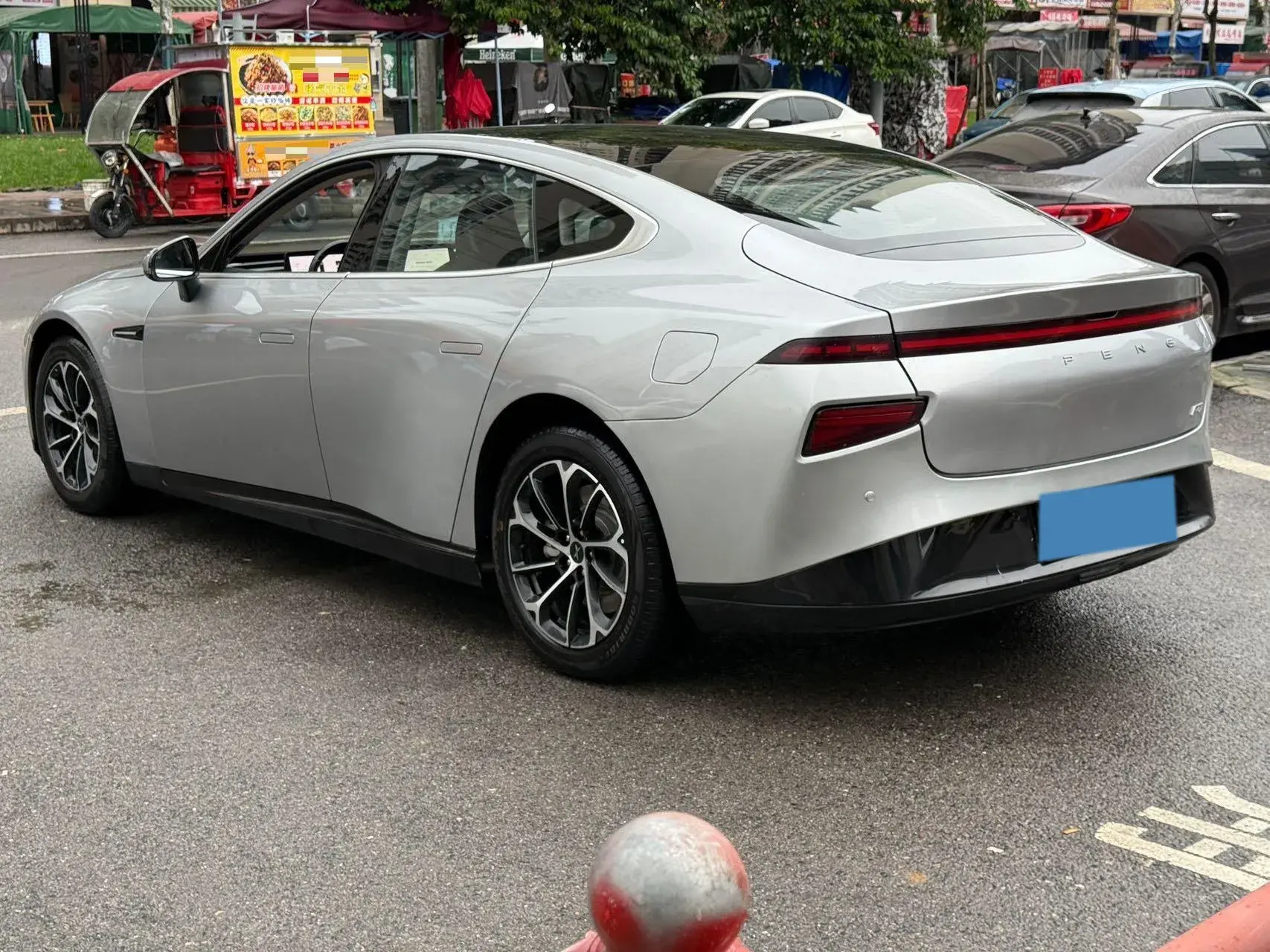 2022 XPENG P7 thumbnail 4