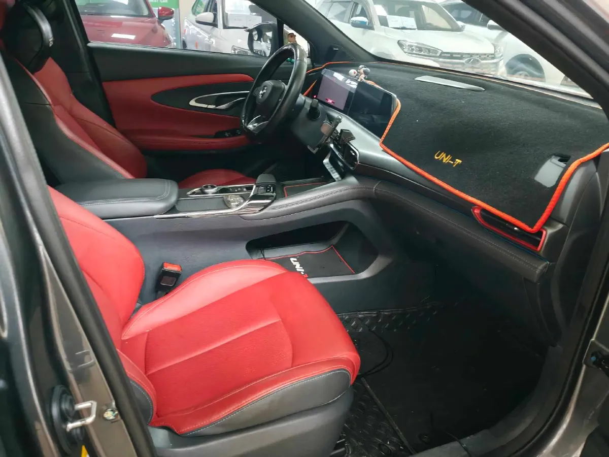 2020 ChangAn UNI-T 1.5T 180HP L4 7DCT,autocango,china used car exporter,china ev exporter,chinese used car exporter,chinese used ev exporter