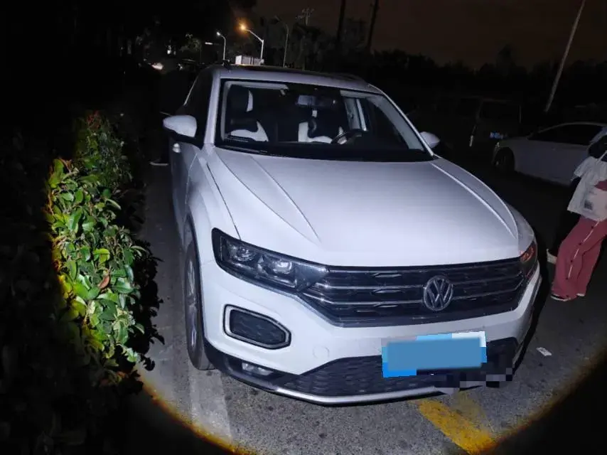 2018 VOLKSWAGEN T-ROC thumbnail 2