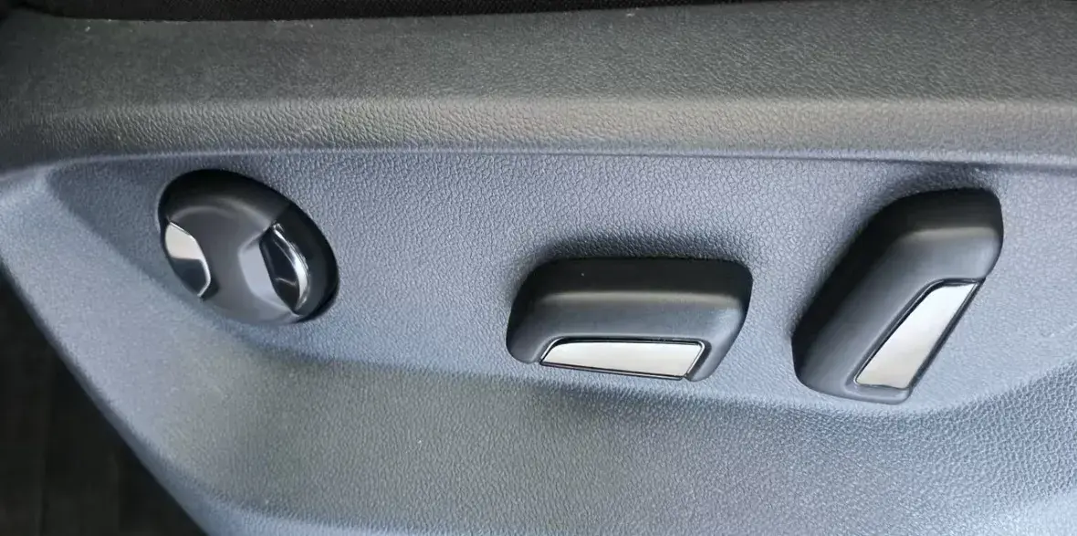 2023 VOLKSWAGEN TAYRON thumbnail 4