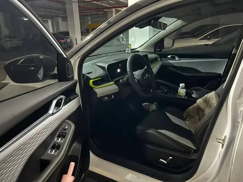 2023 GEELY COOLRAY thumbnail 2