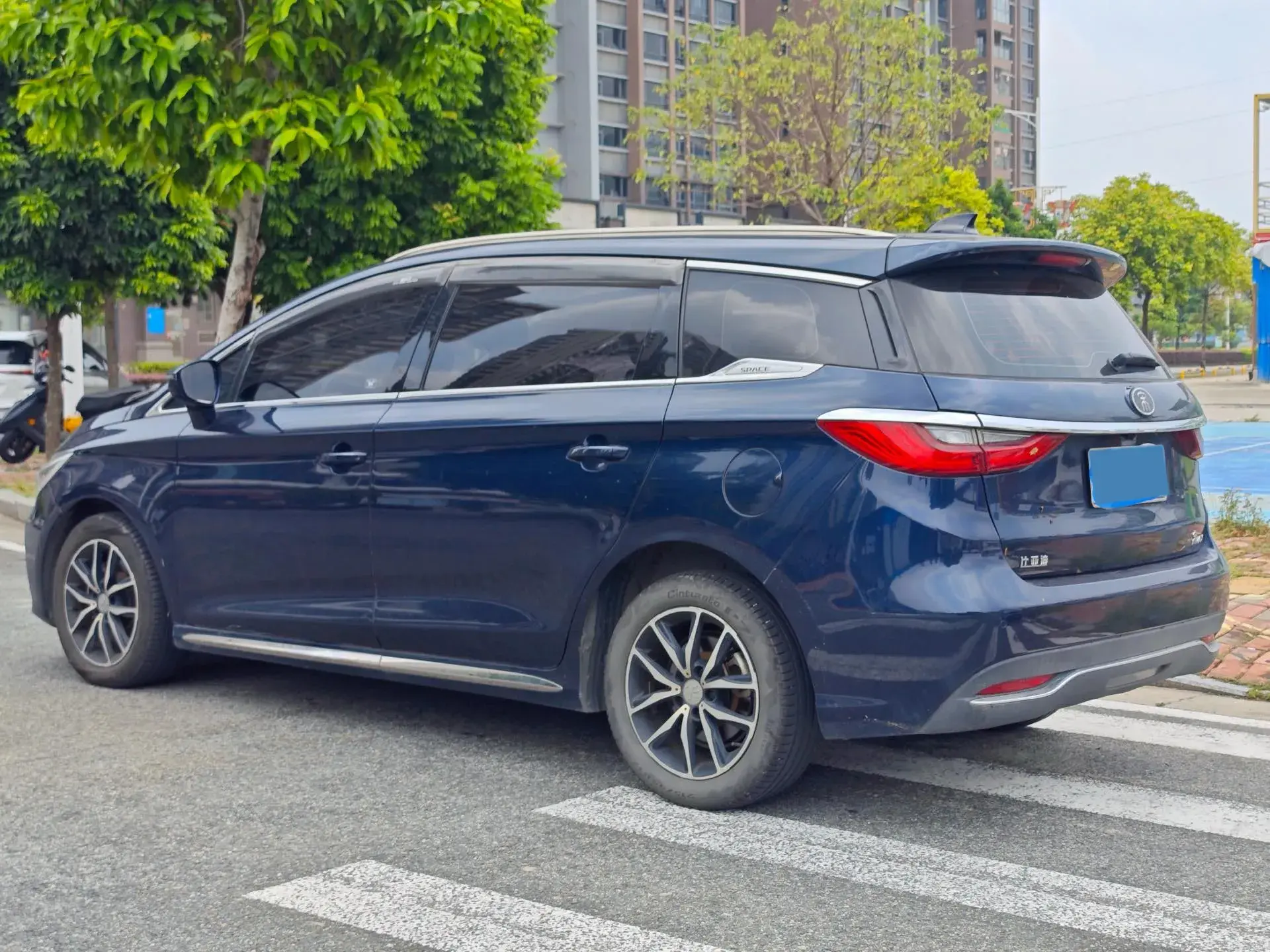 2017 BYD SONG thumbnail 2