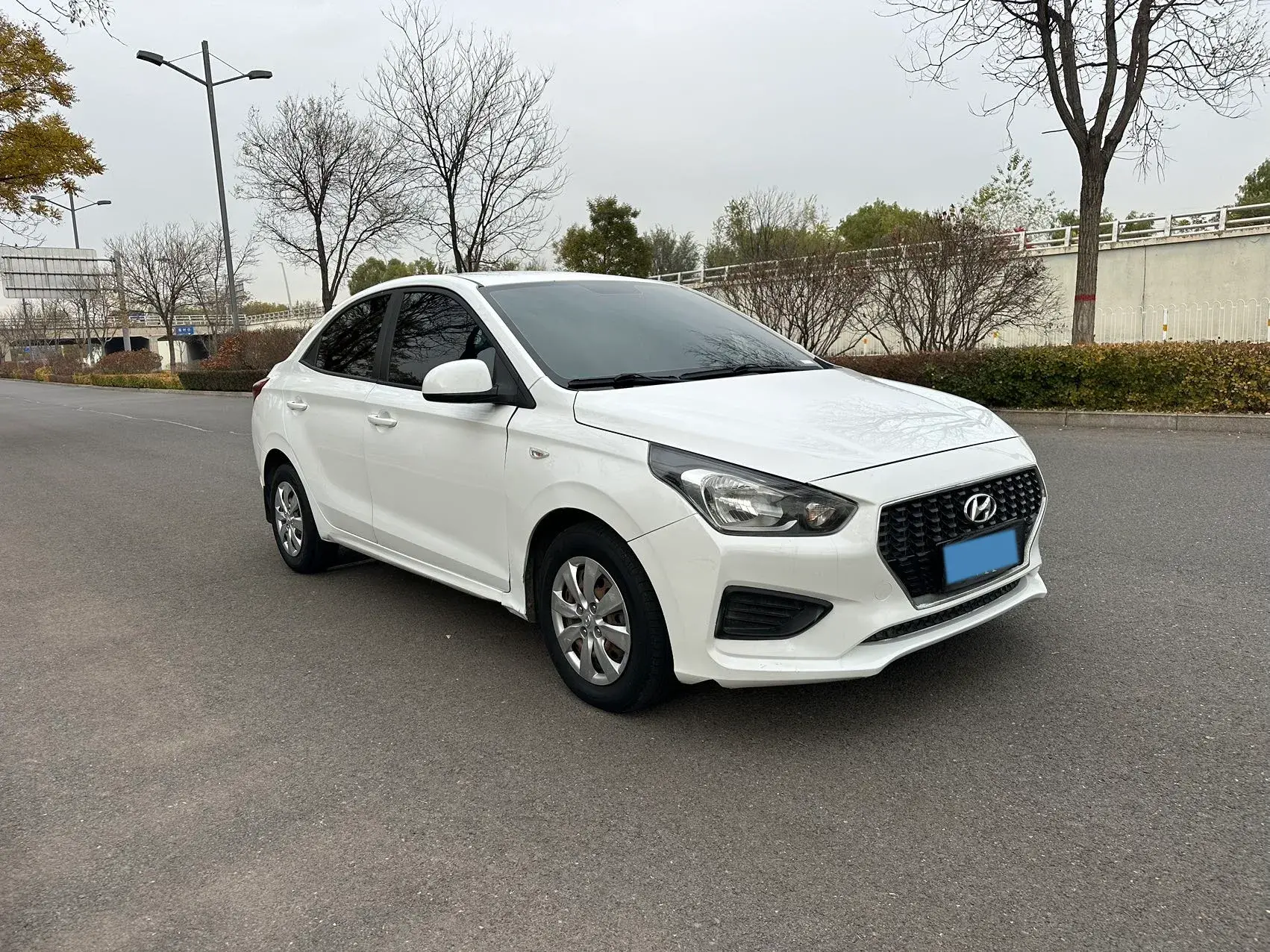 2017 HYUNDAI REINA thumbnail 3