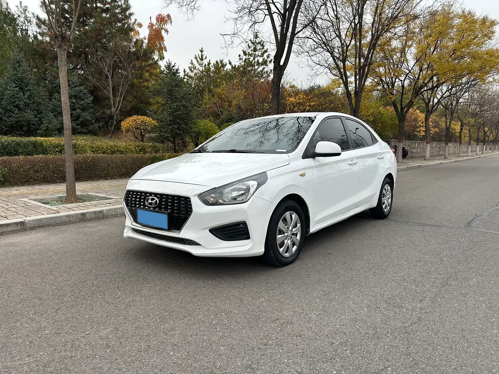 2017 HYUNDAI REINA view 1