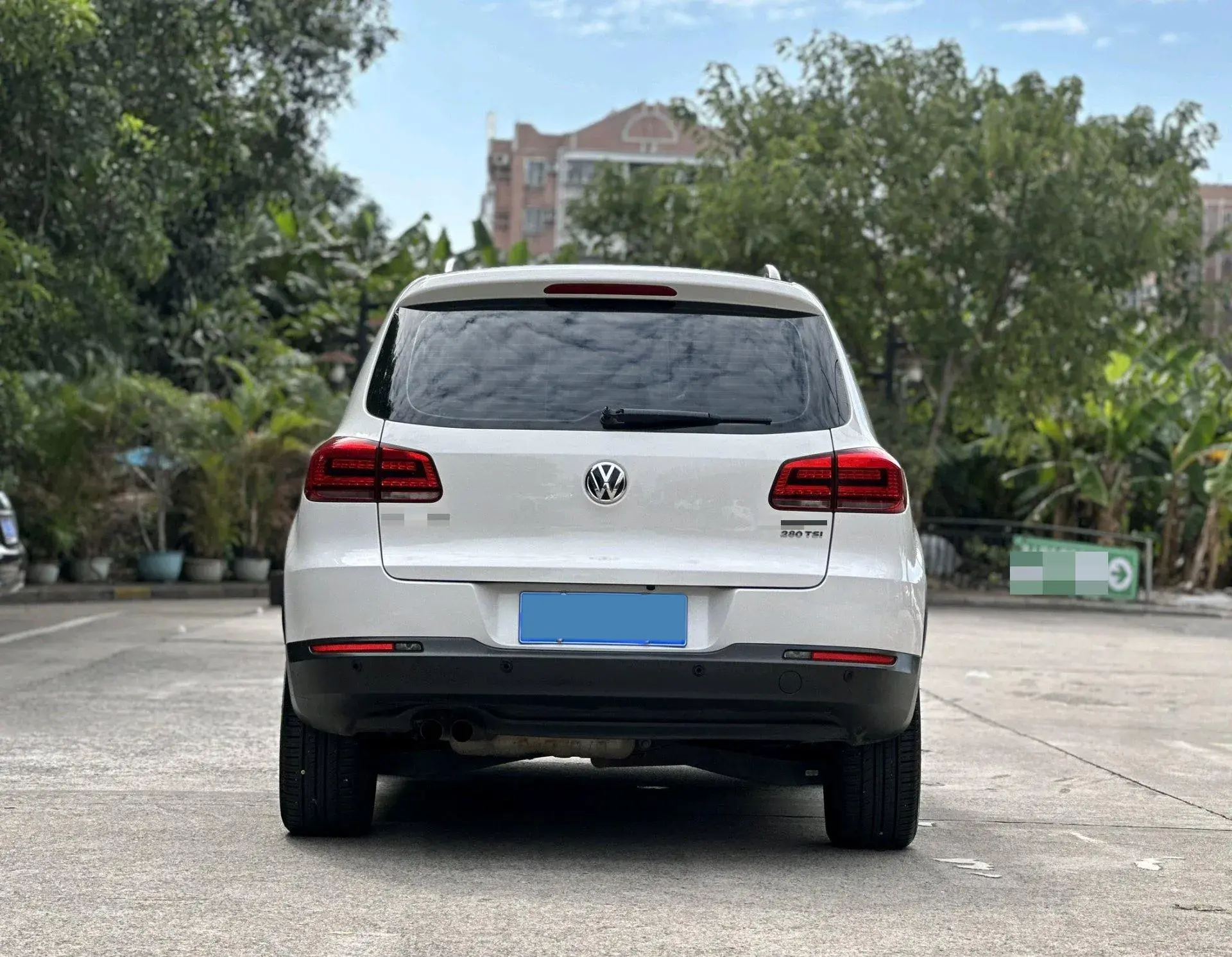 2016 VOLKSWAGEN TIGUAN thumbnail 3