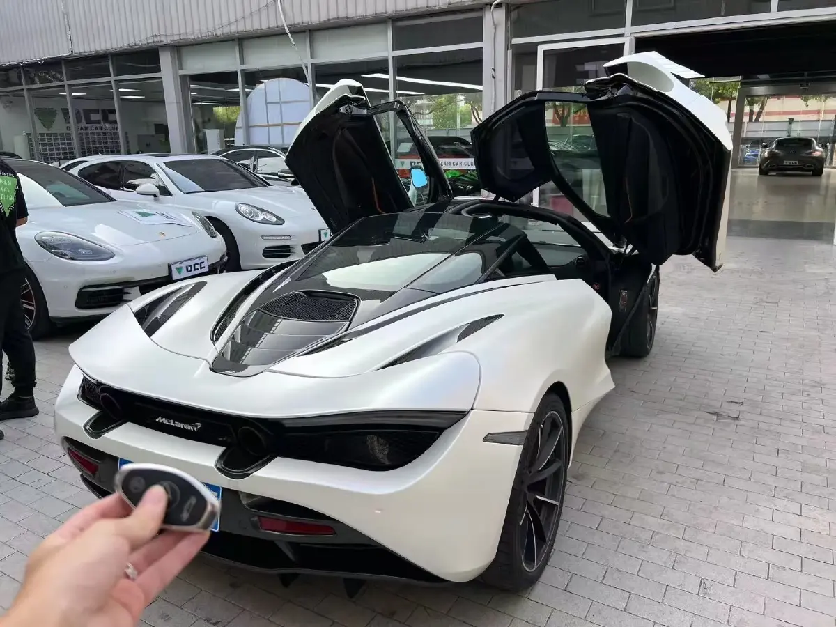 2017 McLaren 720S 4.0T 720HP V8 7DCT