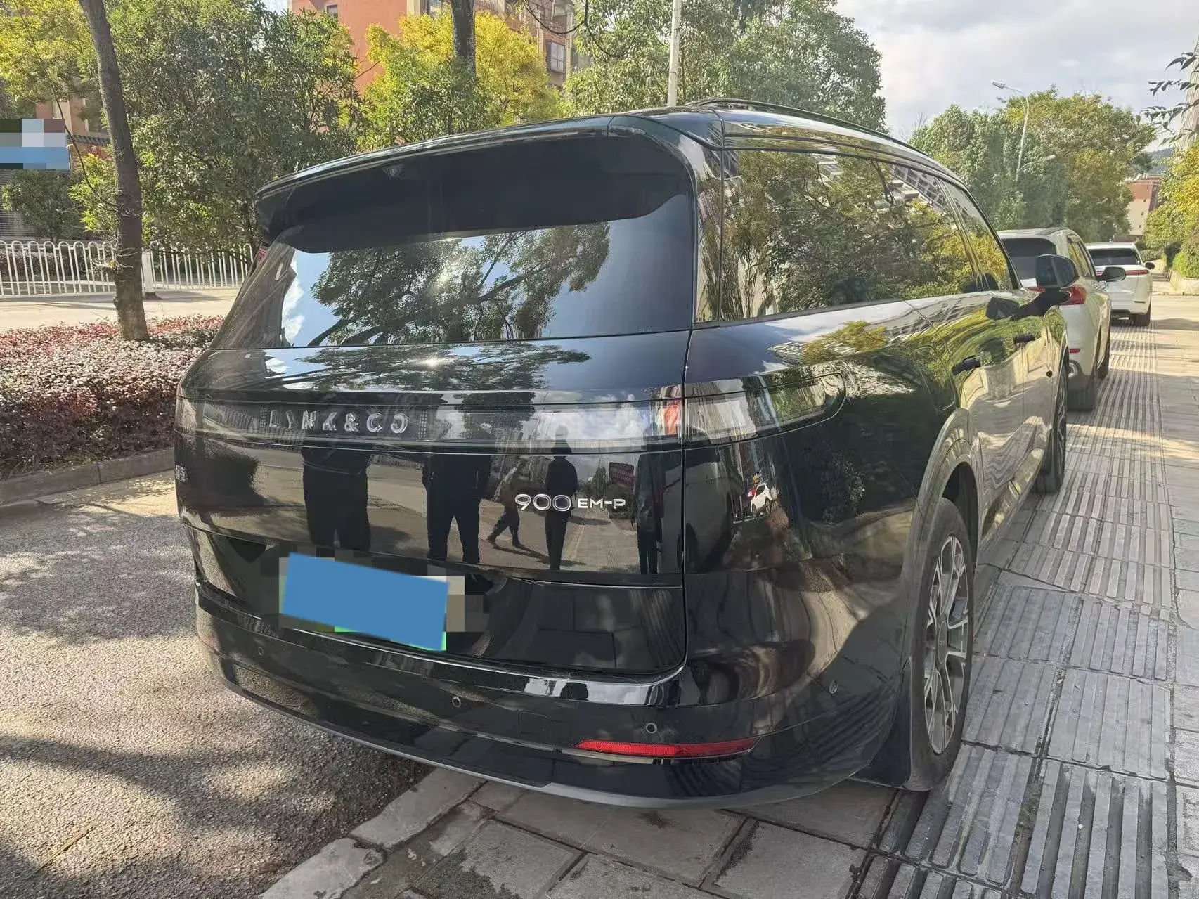 2025 LYNK&CO 900 thumbnail 3