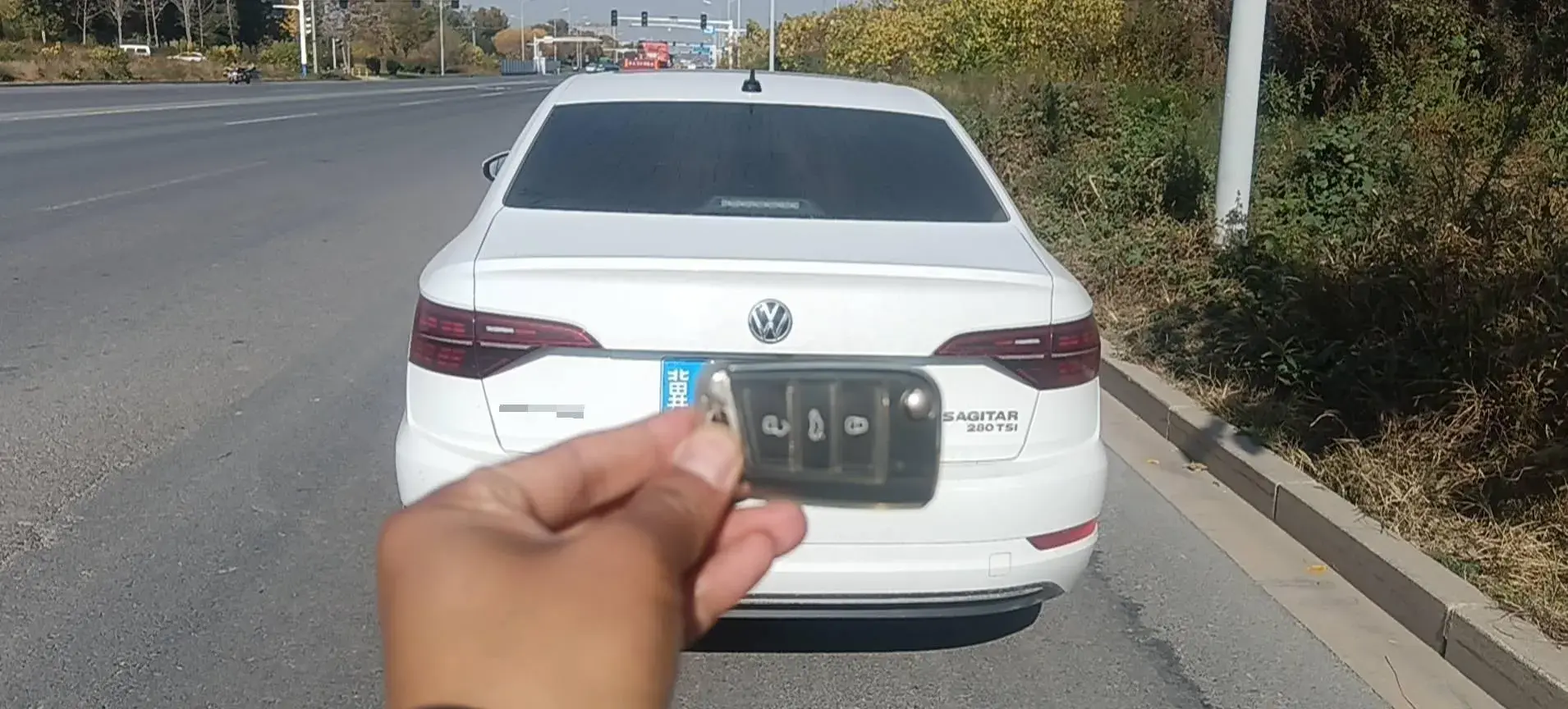 2022 VOLKSWAGEN SAGITAR thumbnail 4