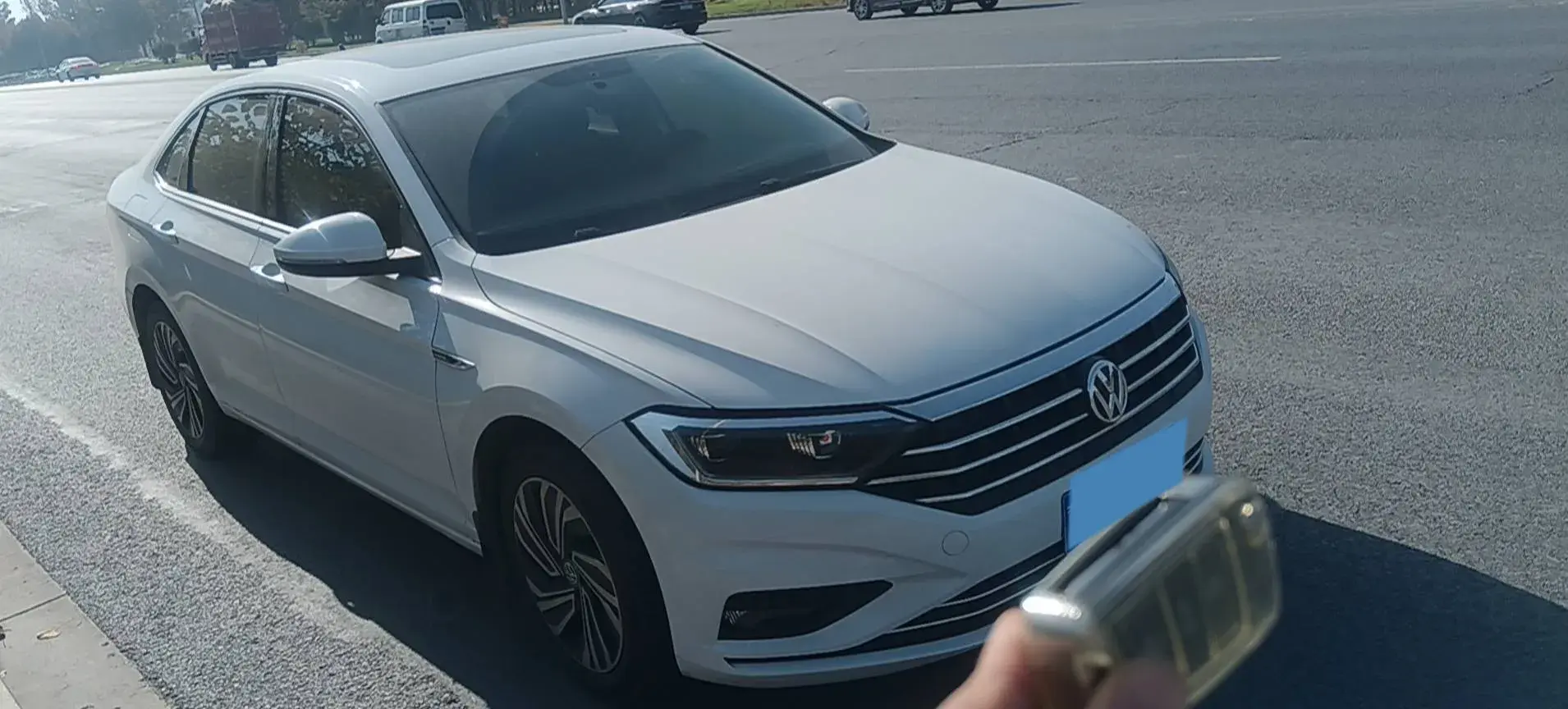 2022 VOLKSWAGEN SAGITAR thumbnail 2